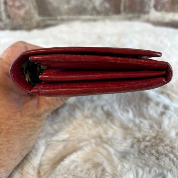 HOBO Clutch Wallet in Beautiful Red Leather w Black & White Houndstooth Interior - Picture 5 of 10